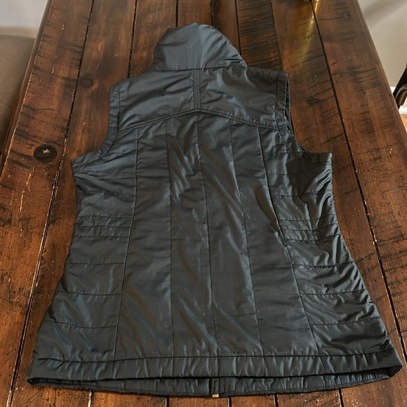 Columbia Vest - Picture 2 of 7